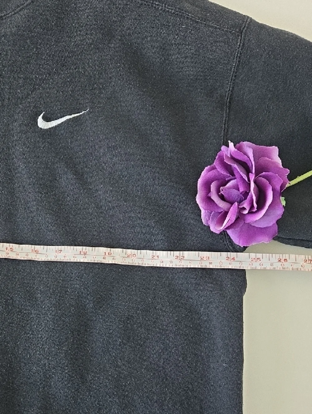 Vintage Nike Black Women's Crewneck Sweatshirt with Embroidered Swoosh Sz L